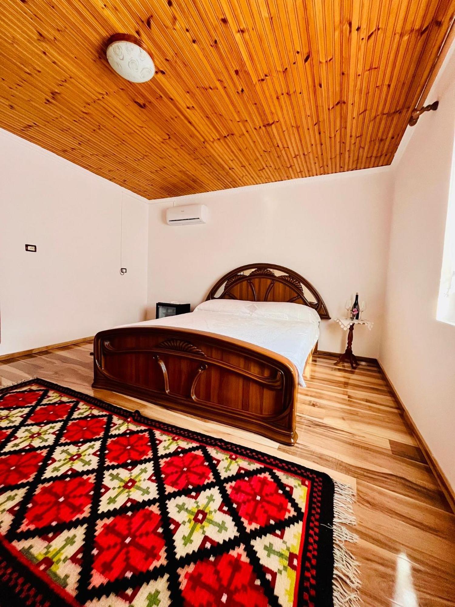 Nena'S Dashe House Berat Exterior photo